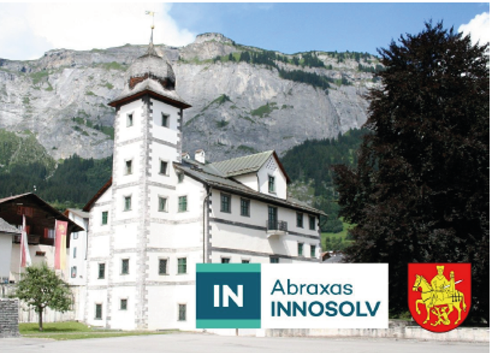 Im Gemeindehaus Flims wird bereits mit der neuen EInwohnerlösung INNOSOLV Suite gearbeitet (eig. Fotomontage mit Bildmaterial von Adrian Michael, Wikipedia)